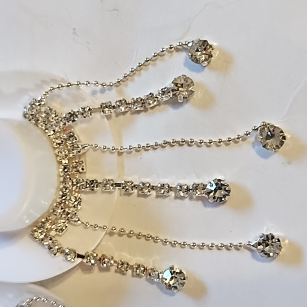 NEW Elegant Silver/White Cowgirl Hat Earrings - Picture 4 of 9